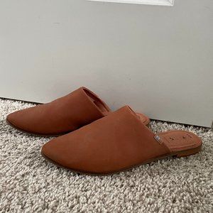 TOMS Women's Leather Jutti Mule Flats - Like New